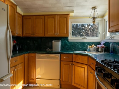 243 Woodcrest Rd unit ANNUAL, Oakhurst, NJ 07755 - photo 5