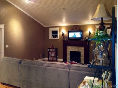 817 N Choctaw Ave, Claremore, OK 74017 - photo 2