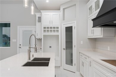 156 Spanish Oak Dr, Alamo, TX 78516 - photo 3