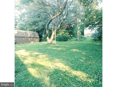 918 Upland Ave, Reading, PA 19607 - photo 6