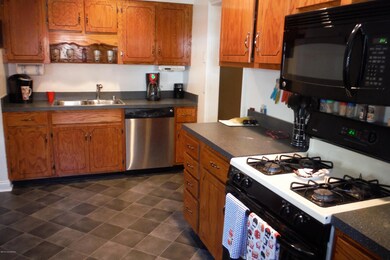 9311 Lantana Dr, Louisville, KY 40229 - photo 5