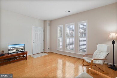 42827 Burrell Square, Ashburn, VA 20147 - photo 3