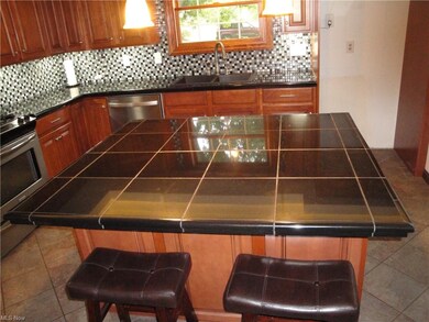 Kitchen center island