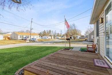 803 E 14th St N, Newton, IA 50208 - photo 4