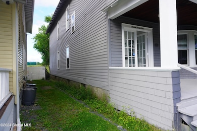 734 Myrtle Ave, Albany, NY 12208 - photo 4