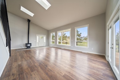5-web-or-mls-59780 Calgary Dr-3