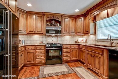 10227 Oakmont Cir, Lenexa, KS 66215 - photo 6