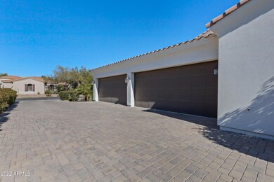 2557 E Locust Dr-74