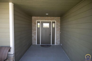 5411 SW Timber Ridge Ln, Topeka, KS 66610 - photo 2