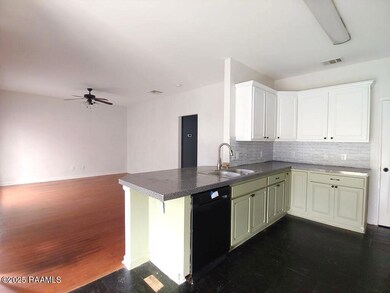 6 Open living area