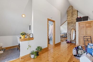 1138 E Hamilton St unit 1140, Milwaukee, WI 53202 - photo 3