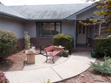 9 Singleton Cir, Bella Vista, AR 72715 - photo 2