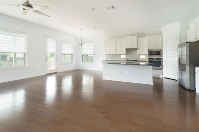 Kitchen with appliances with stainless steel fini