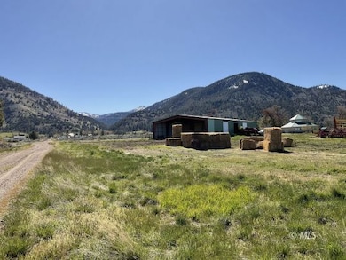 Turn left onto New Pine Rd at this house