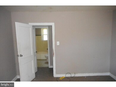 509 Pfeiffer St, Camden, NJ 08105 - photo 7