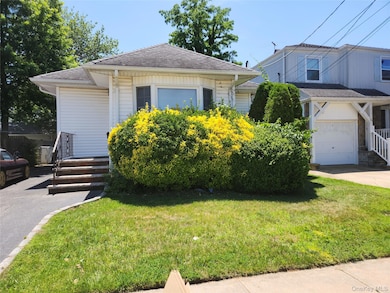 14 W Argyle St, Valley Stream, NY 11580 - photo 2