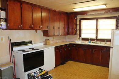 312 Nixon Rd, Statesville, NC 28625 - photo 6