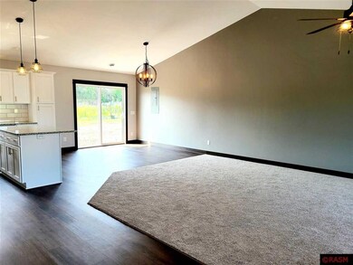 Listing pictures of a previous model. Not all fini