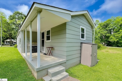 210 Mc Dowell St, Laurens, SC 29360 - photo 2