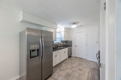 16743 David Glen Dr, Friendswood, TX 77546 - photo 7