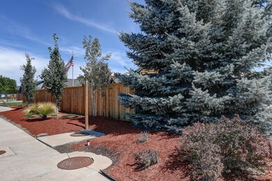 2737 SW Quartz Ave MLS-33