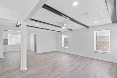 1047 W Donovan St, Houston, TX 77091 - photo 7