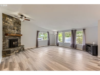 Living Room/Entrance