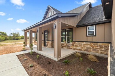 647 Old Highway 20, McDade, TX 78650 - photo 2