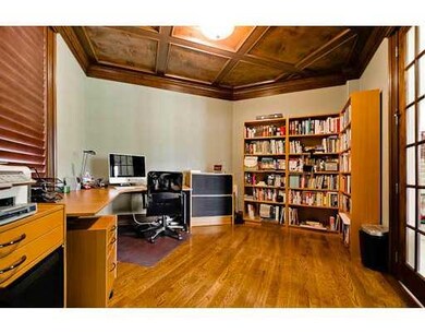 Studio/Study/Office.