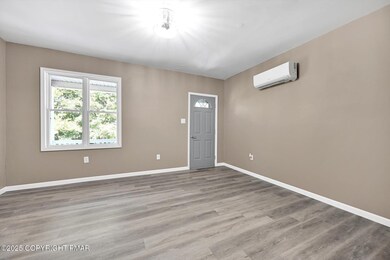 08-Foyer_Living Area