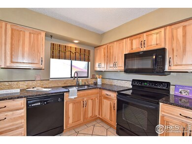 Kitchen w/ granite counters