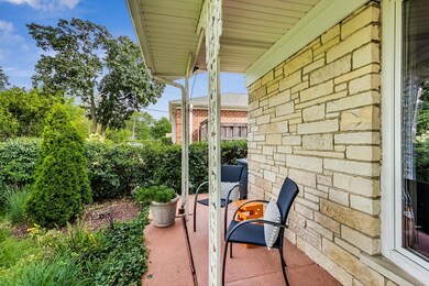 527 Briarhill Ln, Glenview, IL 60025 - photo 3