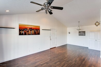 169 Central Blvd unit 41, Mount Washington, KY 40047 - photo 6
