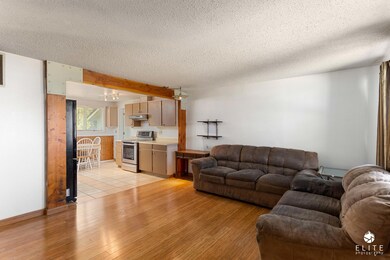 1609ElmendorfDr(6of20)