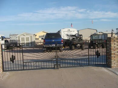 608 W Comanche Dr, Quartzsite, AZ 85346 - photo 5