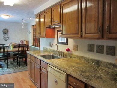 4 Hillsleigh Ct, Nottingham, MD 21236 - photo 4