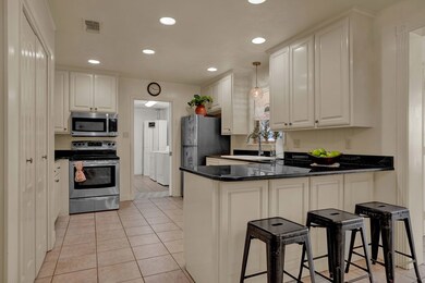 603 N Bowie St, Fredericksburg, TX 78624 - photo 6