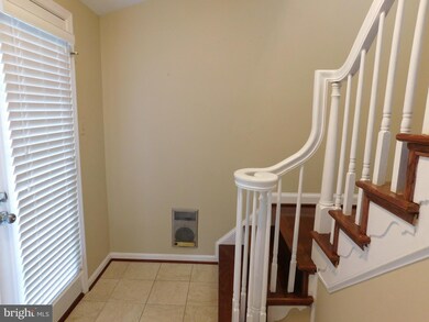 10821 Luxberry Dr, Rockville, MD 20852 - photo 2
