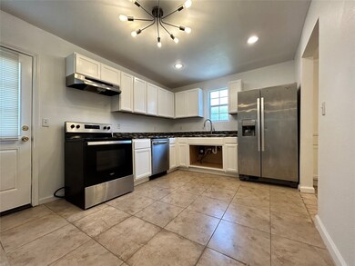 #1/2 Kitchen