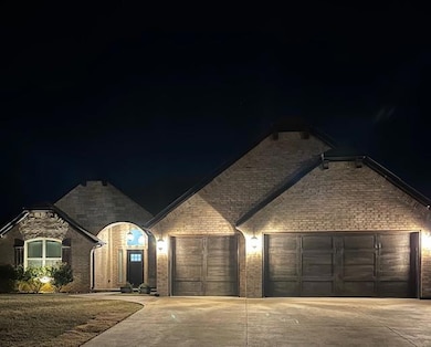 304 Swingman Ct, Yukon, OK 73099 - photo 2