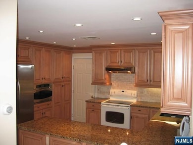 513 Lafayette Ave, Wyckoff, NJ 07481 - photo 7