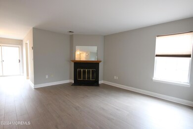 11 Horseshoe Ct, Tinton Falls, NJ 07753 - photo 2