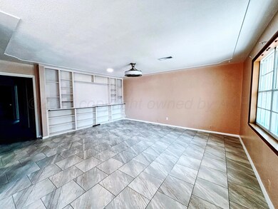 1510 Indiana living room