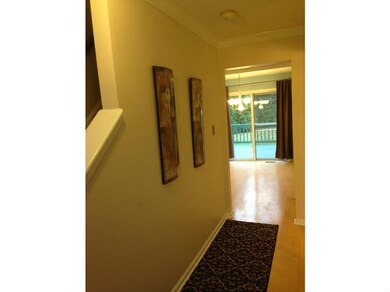 Entry/Foyer.