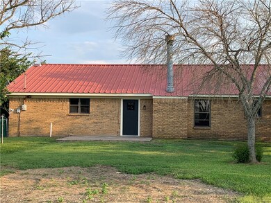 836 W 3rd St, Eddy, TX 76524 - photo 7