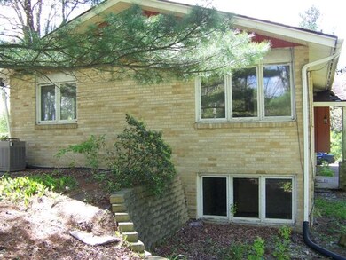 5545 Shamrock Ln, Fitchburg, WI 53711 - photo 4