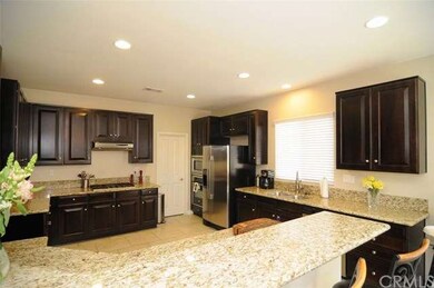Gourmet Island Kitchen with Breakfast Bar, Granite