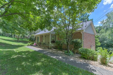 Welcome home to a park like setting....lets take a look inside....