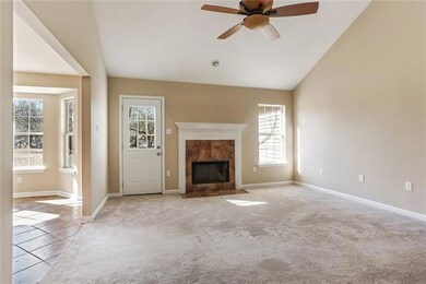 COMING IN FROM FOYER. BREAKFAST/KITCHEN TO LEFT. B