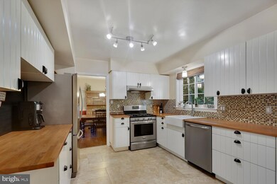 16218 Cypress Ct, Dumfries, VA 22025 - photo 7